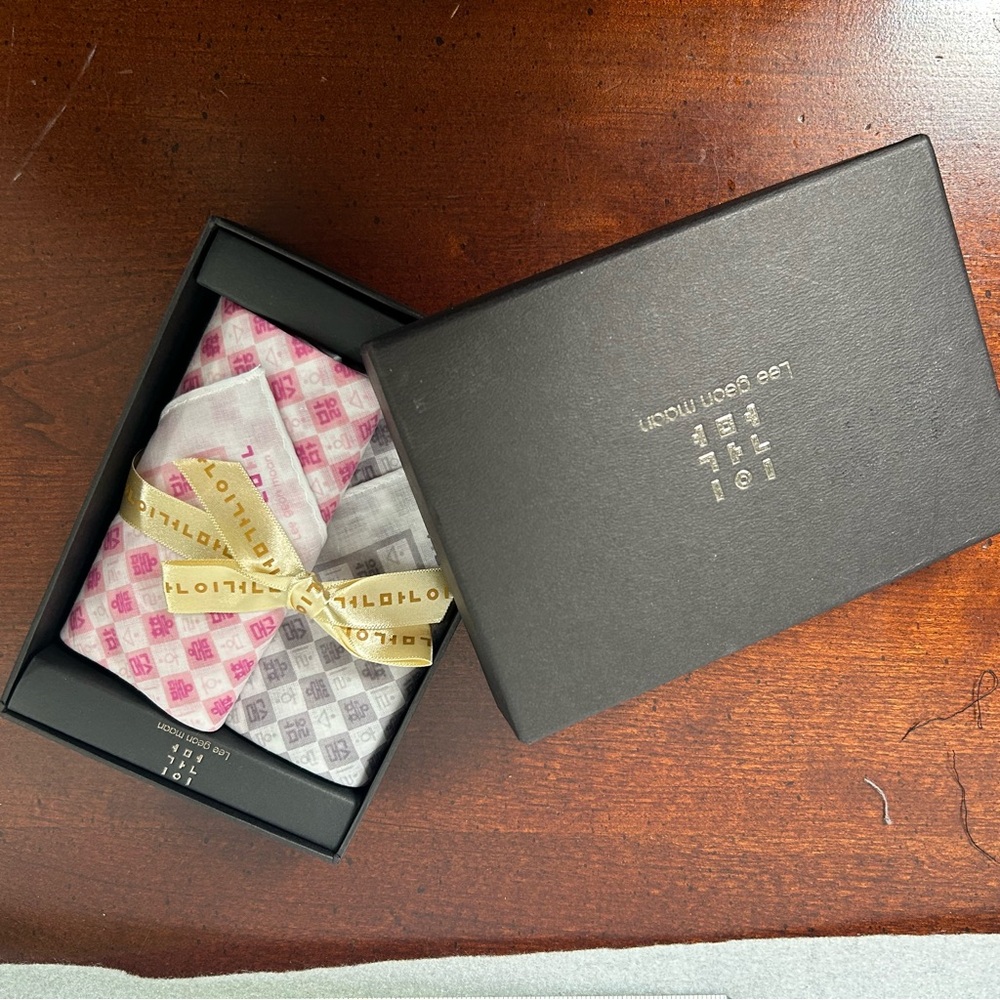 Lee Geon Maan Patterned Korean Handkerchiefs Set of 2‎ NWOT